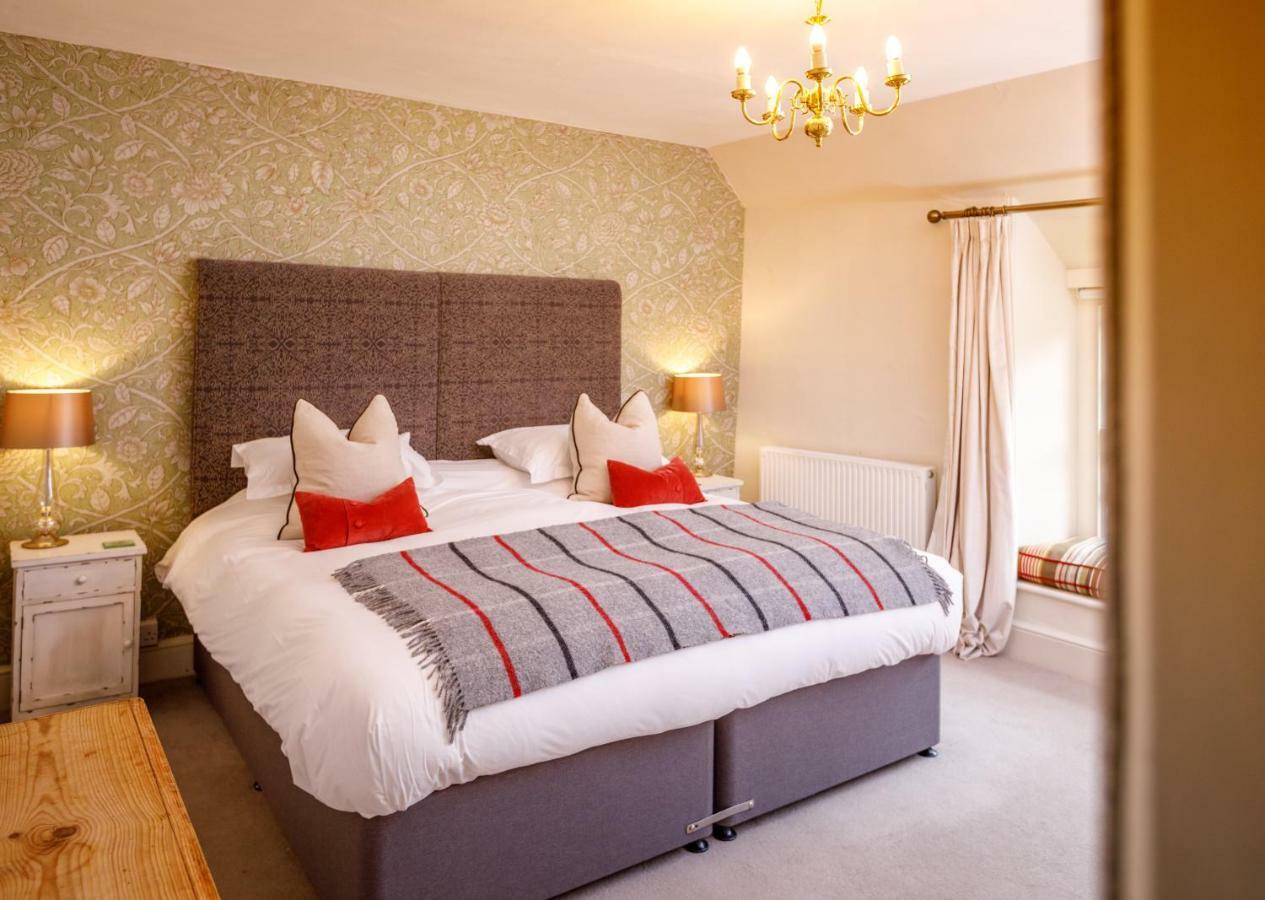 Trewornan Manor Bed & Breakfast Wadebridge Exterior photo